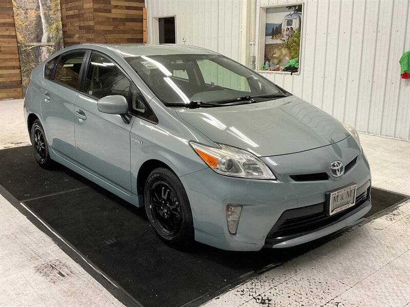 2013 Toyota Prius Three / Backup Camera / New Tires  / Local Car - Photo 26 - Gladstone, OR 97027