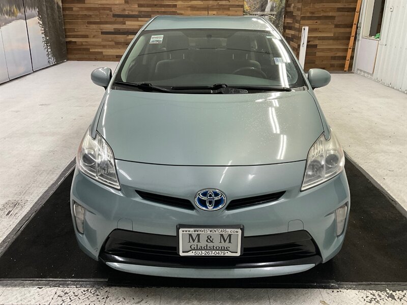 2013 Toyota Prius Three / Backup Camera / New Tires  / Local Car - Photo 5 - Gladstone, OR 97027