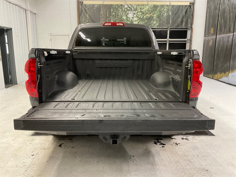 2015 Toyota Tundra Limited CREW MAX 4X4 / 5.7L V8 / FULLY LOADED  /Navigation & Backup Camera - Photo 29 - Gladstone, OR 97027