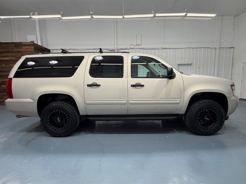 2009 Chevrolet Suburban LS 2500 4X4 6.0L V8 /3RD ROW SEAT / NEW WHEELS /ZERO RUST / 9-PASSENGER - Photo 4 - Gladstone, OR 97027