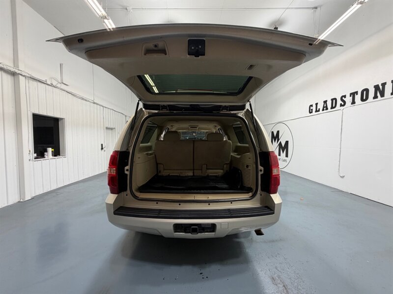 2009 Chevrolet Suburban LS 2500 4X4 6.0L V8 /3RD ROW SEAT / NEW WHEELS /ZERO RUST / 9-PASSENGER - Photo 30 - Gladstone, OR 97027