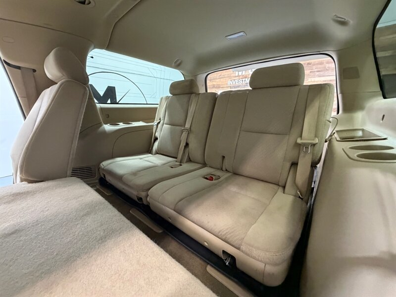 2009 Chevrolet Suburban LS 2500 4X4 6.0L V8 /3RD ROW SEAT / NEW WHEELS /ZERO RUST / 9-PASSENGER - Photo 11 - Gladstone, OR 97027