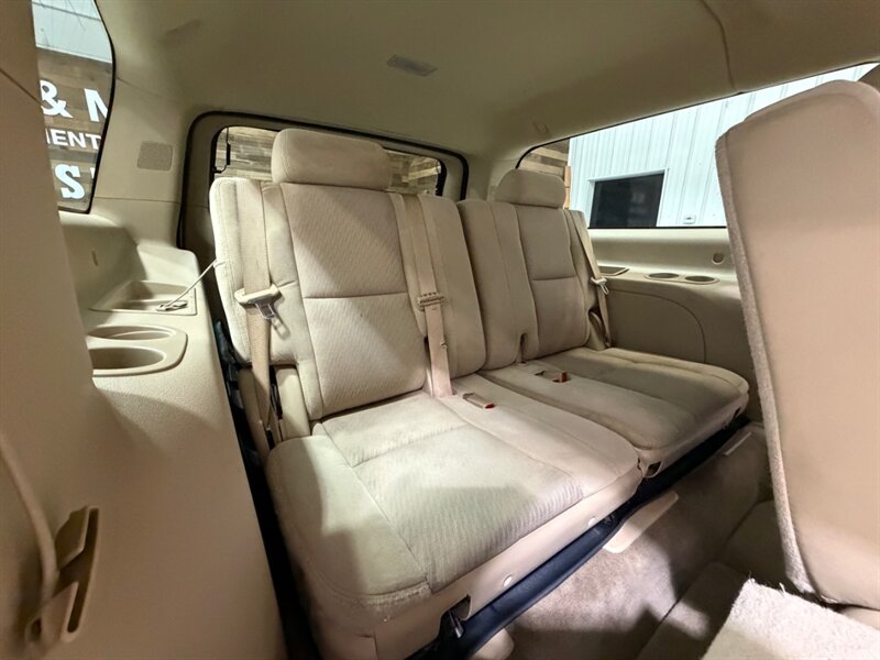 2009 Chevrolet Suburban LS 2500 4X4 6.0L V8 /3RD ROW SEAT / NEW WHEELS /ZERO RUST / 9-PASSENGER - Photo 13 - Gladstone, OR 97027