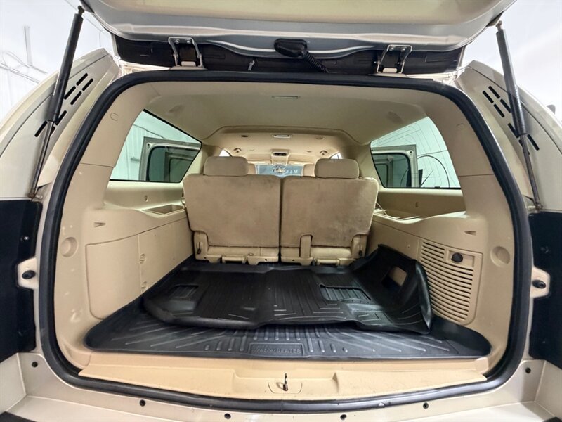 2009 Chevrolet Suburban LS 2500 4X4 6.0L V8 /3RD ROW SEAT / NEW WHEELS /ZERO RUST / 9-PASSENGER - Photo 12 - Gladstone, OR 97027