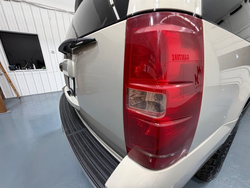2009 Chevrolet Suburban LS 2500 4X4 6.0L V8 /3RD ROW SEAT / NEW WHEELS /ZERO RUST / 9-PASSENGER - Photo 28 - Gladstone, OR 97027