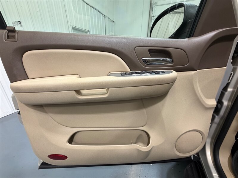 2009 Chevrolet Suburban LS 2500 4X4 6.0L V8 /3RD ROW SEAT / NEW WHEELS /ZERO RUST / 9-PASSENGER - Photo 32 - Gladstone, OR 97027