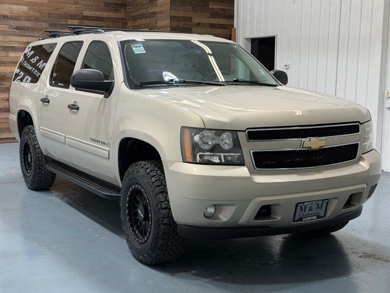 2009 Chevrolet Suburban LS 2500 4X4 6.0L V8 /3RD ROW SEAT / NEW WHEELS /ZERO RUST / 9-PASSENGER - Photo 2 - Gladstone, OR 97027