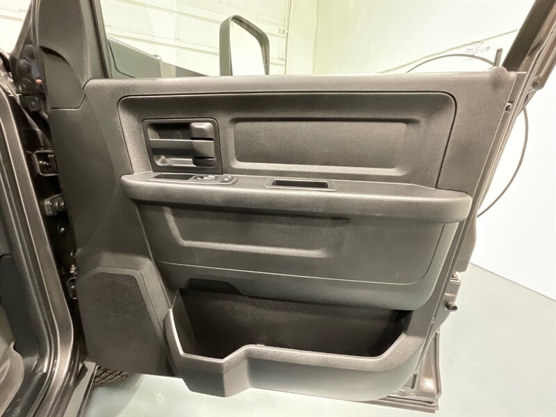 2017 RAM 3500 Tradesman Crew Cab 4X4 / 6.7L DIESEL / 1-OWNER  / LONG BED / NEW TIRES/ ZERO RUST - Photo 42 - Gladstone, OR 97027