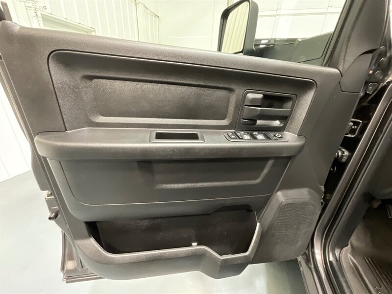 2017 RAM 3500 Tradesman Crew Cab 4X4 / 6.7L DIESEL / 1-OWNER  / LONG BED / NEW TIRES/ ZERO RUST - Photo 39 - Gladstone, OR 97027