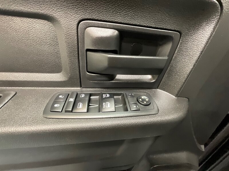 2017 RAM 3500 Tradesman Crew Cab 4X4 / 6.7L DIESEL / 1-OWNER  / LONG BED / NEW TIRES/ ZERO RUST - Photo 38 - Gladstone, OR 97027