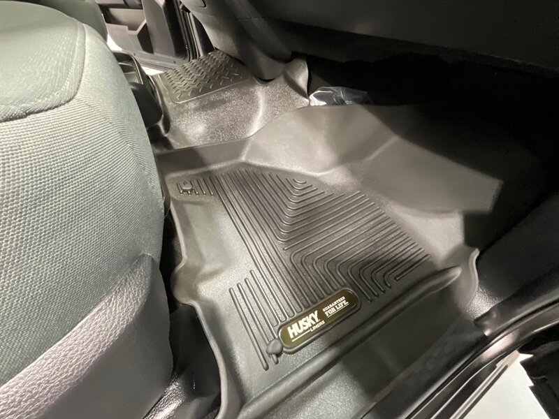 2017 RAM 3500 Tradesman Crew Cab 4X4 / 6.7L DIESEL / 1-OWNER  / LONG BED / NEW TIRES/ ZERO RUST - Photo 43 - Gladstone, OR 97027