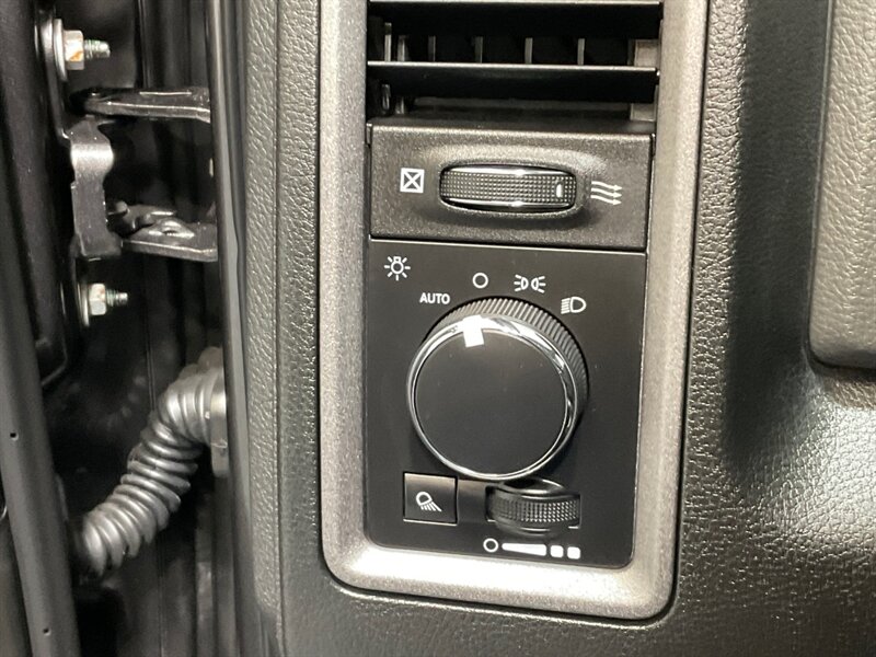 2017 RAM 3500 Tradesman Crew Cab 4X4 / 6.7L DIESEL / 1-OWNER  / LONG BED / NEW TIRES/ ZERO RUST - Photo 37 - Gladstone, OR 97027