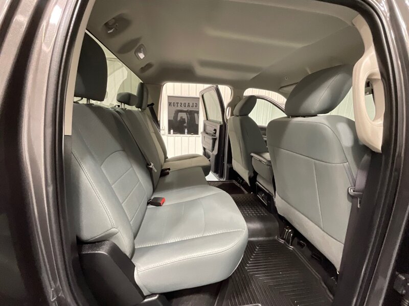 2017 RAM 3500 Tradesman Crew Cab 4X4 / 6.7L DIESEL / 1-OWNER  / LONG BED / NEW TIRES/ ZERO RUST - Photo 14 - Gladstone, OR 97027