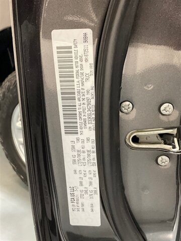 2017 RAM 3500 Tradesman Crew Cab 4X4 / 6.7L DIESEL / 1-OWNER  / LONG BED / NEW TIRES/ ZERO RUST - Photo 59 - Gladstone, OR 97027