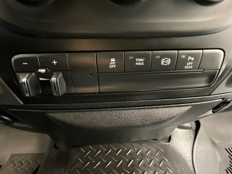 2017 RAM 3500 Tradesman Crew Cab 4X4 / 6.7L DIESEL / 1-OWNER  / LONG BED / NEW TIRES/ ZERO RUST - Photo 22 - Gladstone, OR 97027