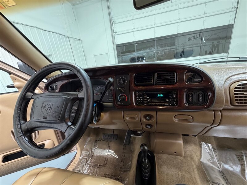 2001 Dodge Ram 2500 Laramie 4X4 5.9L CUMMINS DIESEL/1-OWNER /58K MILES /ZERO RUST / NO MODIFICATION /Leather Seats - Photo 17 - Gladstone, OR 97027