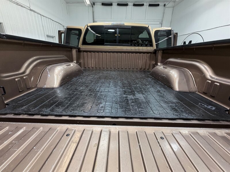 2001 Dodge Ram 2500 Laramie 4X4 5.9L CUMMINS DIESEL/1-OWNER /58K MILES /ZERO RUST / NO MODIFICATION /Leather Seats - Photo 11 - Gladstone, OR 97027