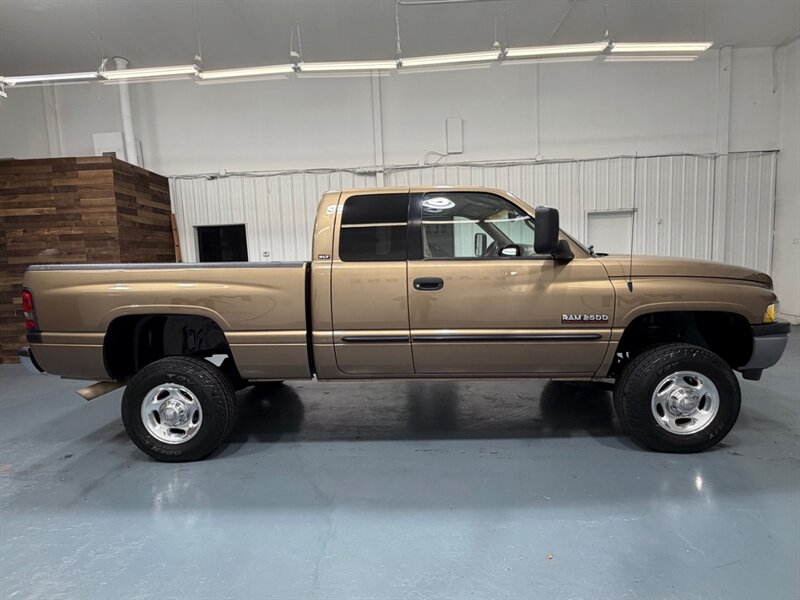 2001 Dodge Ram 2500 Laramie 4X4 5.9L CUMMINS DIESEL/1-OWNER /58K MILES /ZERO RUST / NO MODIFICATION /Leather Seats - Photo 4 - Gladstone, OR 97027