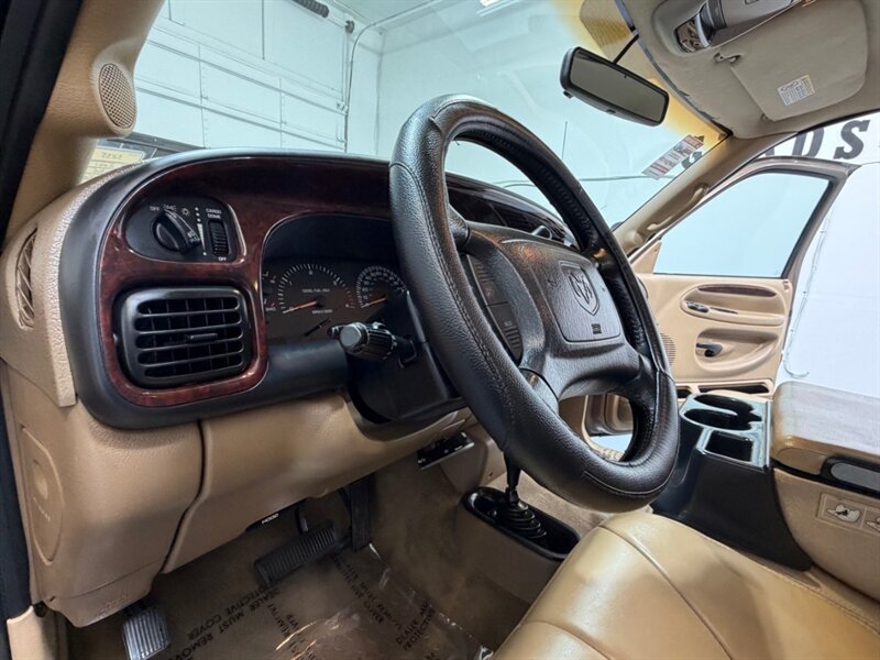 2001 Dodge Ram 2500 Laramie 4X4 5.9L CUMMINS DIESEL/1-OWNER /58K MILES /ZERO RUST / NO MODIFICATION /Leather Seats - Photo 35 - Gladstone, OR 97027