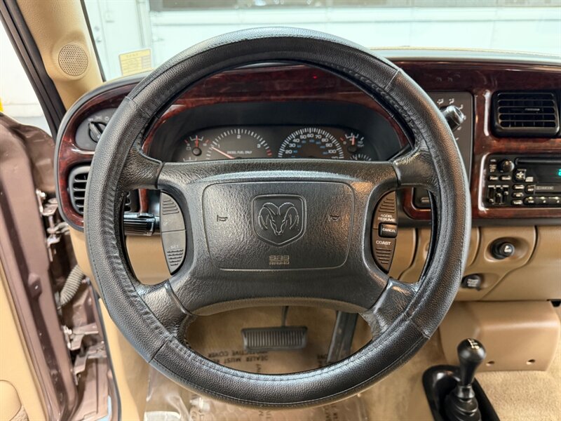 2001 Dodge Ram 2500 Laramie 4X4 5.9L CUMMINS DIESEL/1-OWNER /58K MILES /ZERO RUST / NO MODIFICATION /Leather Seats - Photo 16 - Gladstone, OR 97027