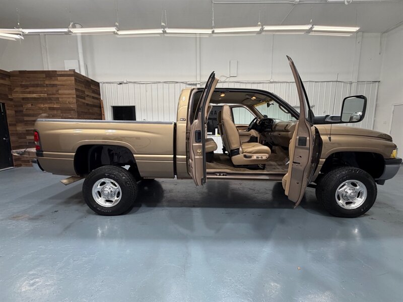 2001 Dodge Ram 2500 Laramie 4X4 5.9L CUMMINS DIESEL/1-OWNER /58K MILES /ZERO RUST / NO MODIFICATION /Leather Seats - Photo 44 - Gladstone, OR 97027