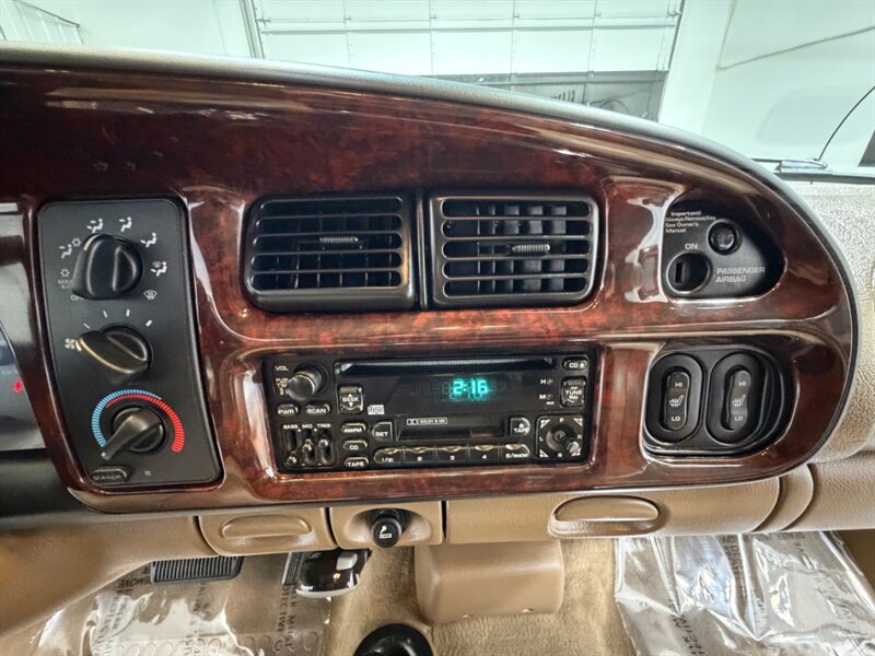 2001 Dodge Ram 2500 Laramie 4X4 5.9L CUMMINS DIESEL/1-OWNER /58K MILES /ZERO RUST / NO MODIFICATION /Leather Seats - Photo 18 - Gladstone, OR 97027