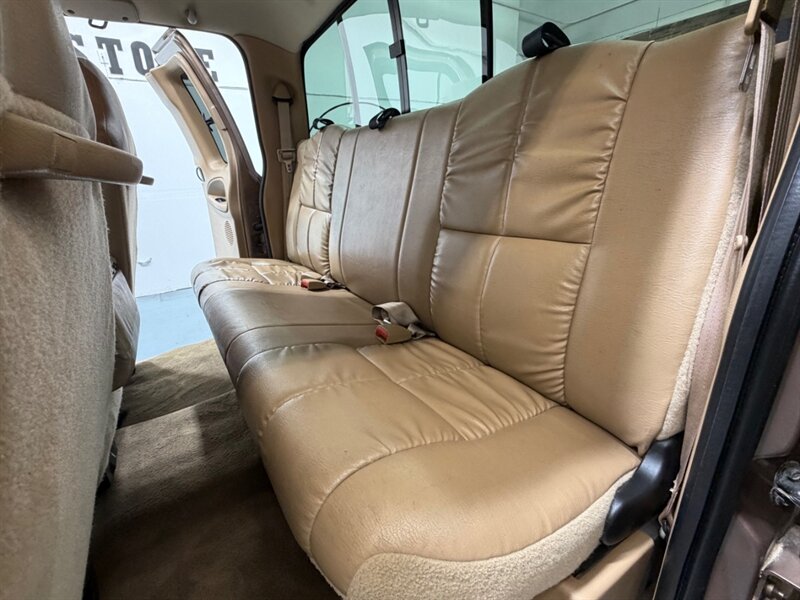 2001 Dodge Ram 2500 Laramie 4X4 5.9L CUMMINS DIESEL/1-OWNER /58K MILES /ZERO RUST / NO MODIFICATION /Leather Seats - Photo 14 - Gladstone, OR 97027