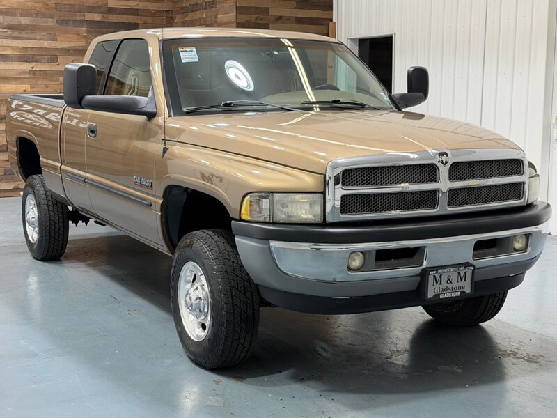 2001 Dodge Ram 2500 Laramie 4X4 5.9L CUMMINS DIESEL/1-OWNER /58K MILES /ZERO RUST / NO MODIFICATION /Leather Seats - Photo 2 - Gladstone, OR 97027
