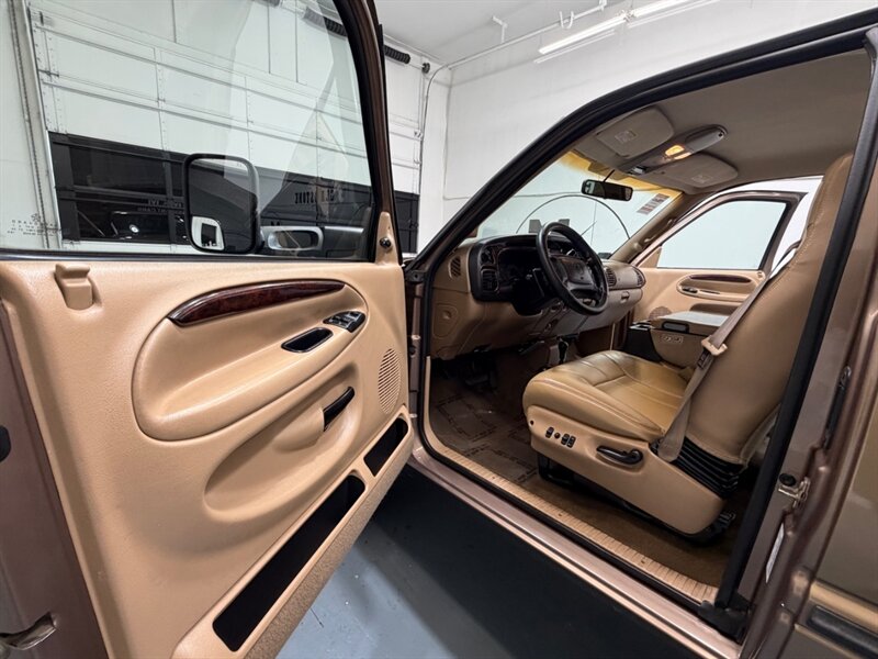 2001 Dodge Ram 2500 Laramie 4X4 5.9L CUMMINS DIESEL/1-OWNER /58K MILES /ZERO RUST / NO MODIFICATION /Leather Seats - Photo 32 - Gladstone, OR 97027