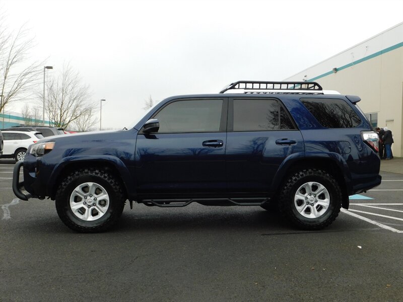 2016 Toyota 4Runner SR5 4X4 / 3RD ROW SEAT / 1-OWNER   - Photo 3 - Portland, OR 97217