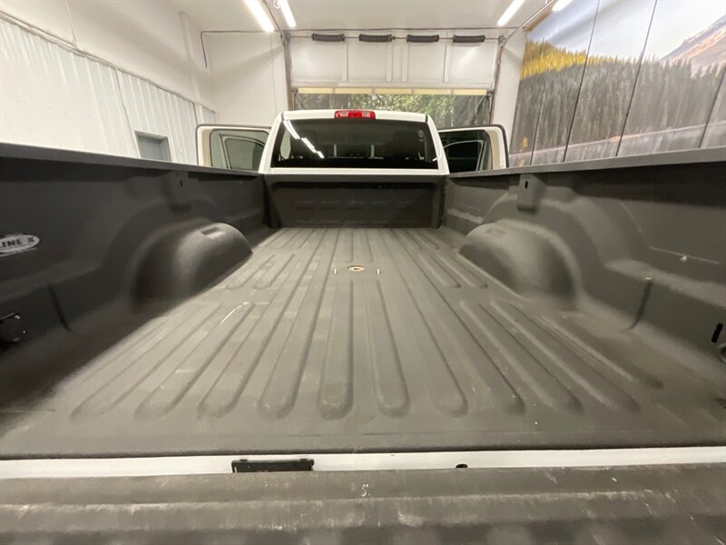 2015 RAM 3500 4x4 Tradesman /DIESEL/DUALLY /32K MILES/AISIN TRAN  /1-OWNER LOCAL / 6.7L CUMMINS DIESEL /RUST FREE / DUALLY LONG BED / AISIN TRANNY / 32,000 MILES - Photo 18 - Gladstone, OR 97027