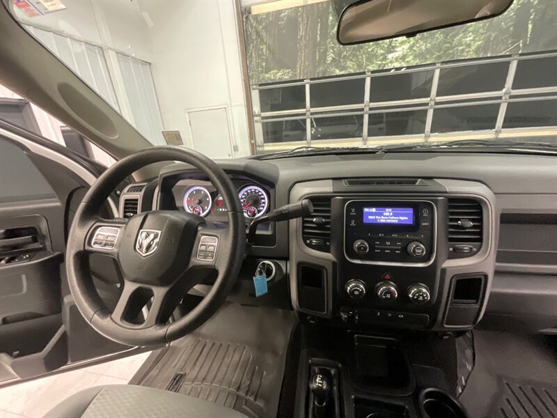 2015 RAM 3500 4x4 Tradesman /DIESEL/DUALLY /32K MILES/AISIN TRAN  /1-OWNER LOCAL / 6.7L CUMMINS DIESEL /RUST FREE / DUALLY LONG BED / AISIN TRANNY / 32,000 MILES - Photo 14 - Gladstone, OR 97027