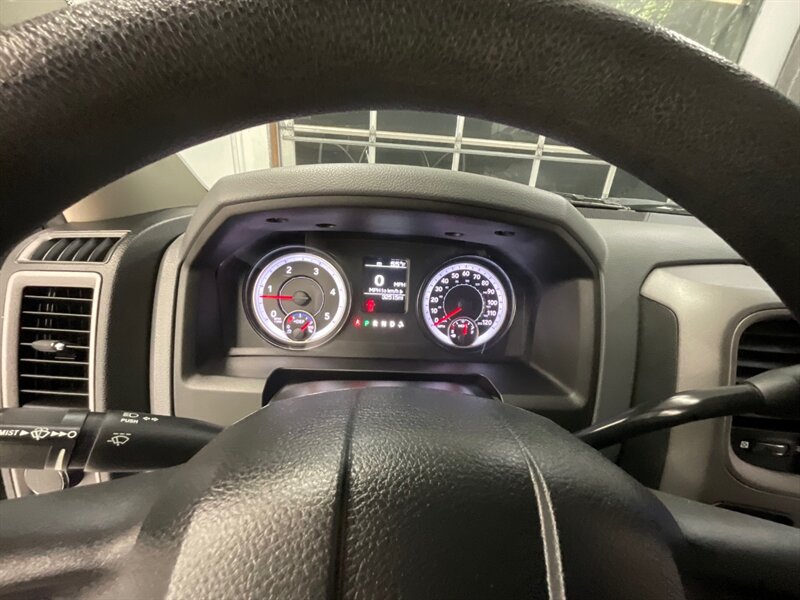 2015 RAM 3500 4x4 Tradesman /DIESEL/DUALLY /32K MILES/AISIN TRAN  /1-OWNER LOCAL / 6.7L CUMMINS DIESEL /RUST FREE / DUALLY LONG BED / AISIN TRANNY / 32,000 MILES - Photo 36 - Gladstone, OR 97027