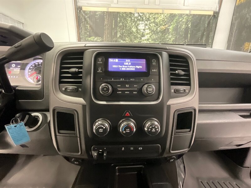 2015 RAM 3500 4x4 Tradesman /DIESEL/DUALLY /32K MILES/AISIN TRAN  /1-OWNER LOCAL / 6.7L CUMMINS DIESEL /RUST FREE / DUALLY LONG BED / AISIN TRANNY / 32,000 MILES - Photo 15 - Gladstone, OR 97027