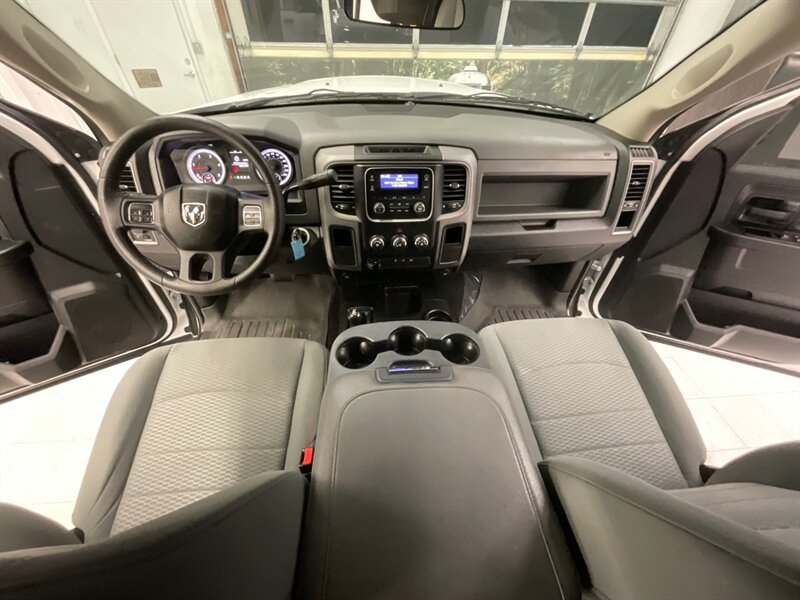 2015 RAM 3500 4x4 Tradesman /DIESEL/DUALLY /32K MILES/AISIN TRAN  /1-OWNER LOCAL / 6.7L CUMMINS DIESEL /RUST FREE / DUALLY LONG BED / AISIN TRANNY / 32,000 MILES - Photo 12 - Gladstone, OR 97027