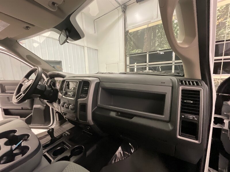 2015 RAM 3500 4x4 Tradesman /DIESEL/DUALLY /32K MILES/AISIN TRAN  /1-OWNER LOCAL / 6.7L CUMMINS DIESEL /RUST FREE / DUALLY LONG BED / AISIN TRANNY / 32,000 MILES - Photo 13 - Gladstone, OR 97027