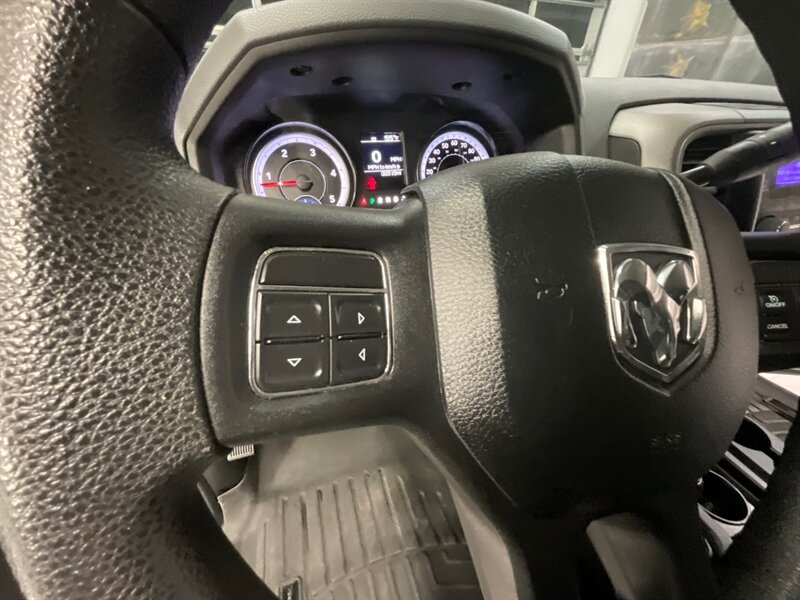 2015 RAM 3500 4x4 Tradesman /DIESEL/DUALLY /32K MILES/AISIN TRAN  /1-OWNER LOCAL / 6.7L CUMMINS DIESEL /RUST FREE / DUALLY LONG BED / AISIN TRANNY / 32,000 MILES - Photo 35 - Gladstone, OR 97027