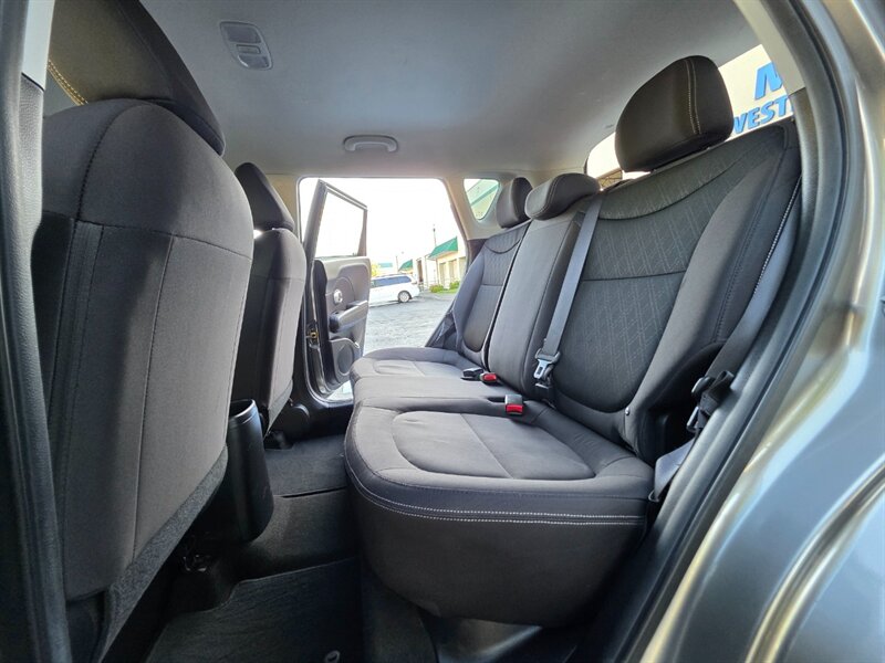 2015 Kia Soul WAGON / 4-CYL 1.6L / 6-SPEED MANUAL / 87,000 MILES  / FRESH LICAL TRADE-IN / LOW MILES - Photo 13 - Portland, OR 97217