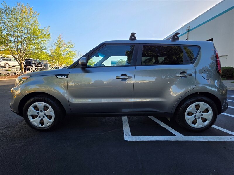 2015 Kia Soul WAGON / 4-CYL 1.6L / 6-SPEED MANUAL / 87,000 MILES  / FRESH LICAL TRADE-IN / LOW MILES - Photo 3 - Portland, OR 97217