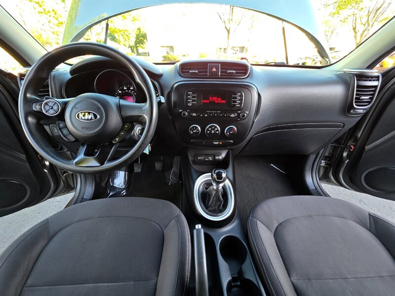 2015 Kia Soul WAGON / 4-CYL 1.6L / 6-SPEED MANUAL / 87,000 MILES  / FRESH LICAL TRADE-IN / LOW MILES - Photo 15 - Portland, OR 97217
