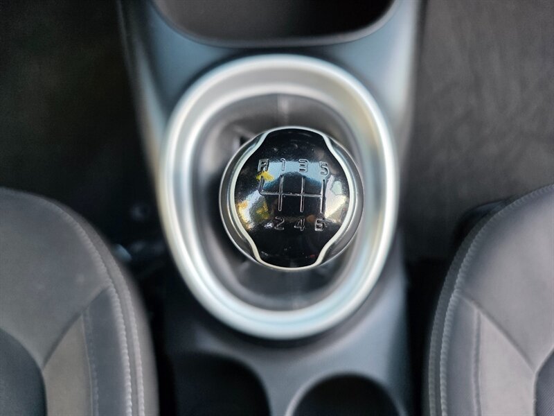 2015 Kia Soul WAGON / 4-CYL 1.6L / 6-SPEED MANUAL / 87,000 MILES  / FRESH LICAL TRADE-IN / LOW MILES - Photo 18 - Portland, OR 97217