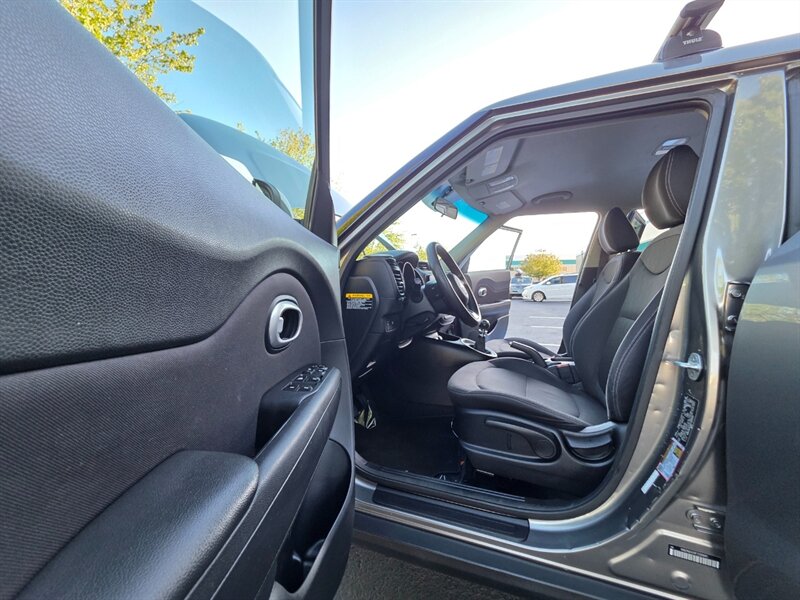 2015 Kia Soul WAGON / 4-CYL 1.6L / 6-SPEED MANUAL / 87,000 MILES  / FRESH LICAL TRADE-IN / LOW MILES - Photo 37 - Portland, OR 97217