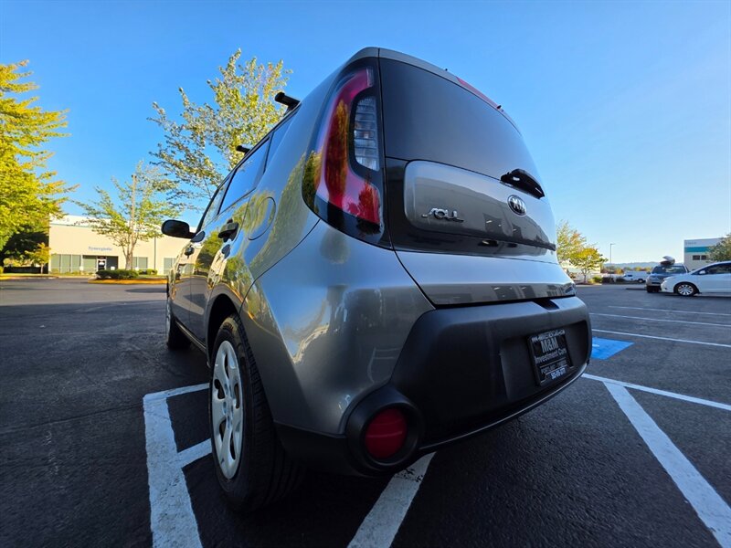 2015 Kia Soul WAGON / 4-CYL 1.6L / 6-SPEED MANUAL / 87,000 MILES  / FRESH LICAL TRADE-IN / LOW MILES - Photo 9 - Portland, OR 97217