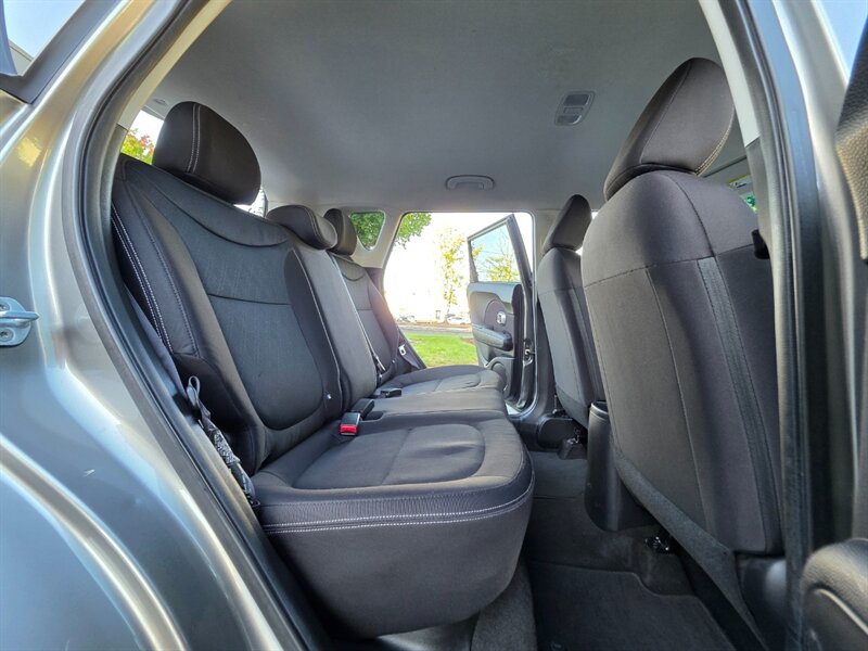 2015 Kia Soul WAGON / 4-CYL 1.6L / 6-SPEED MANUAL / 87,000 MILES  / FRESH LICAL TRADE-IN / LOW MILES - Photo 14 - Portland, OR 97217