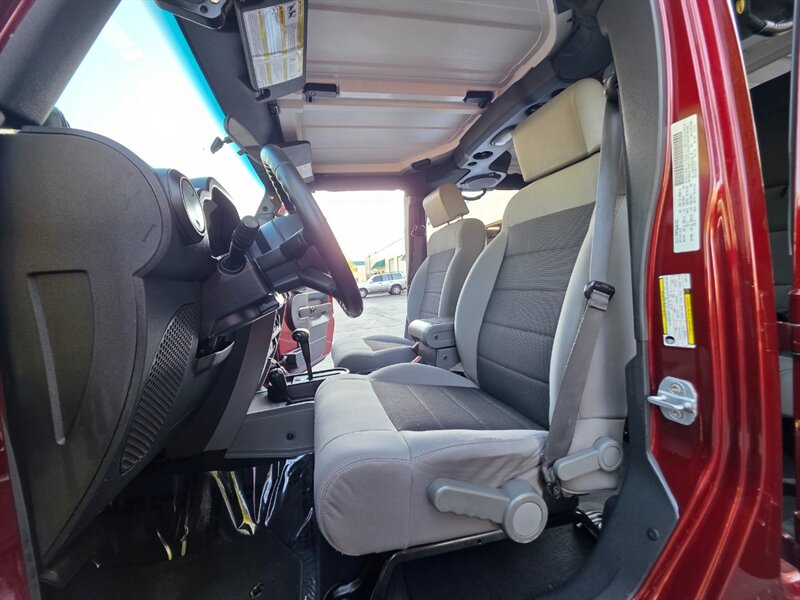 2008 Jeep Wrangler Unlimited X / FRESH TRADE-IN - Photo 13 - Portland, OR 97217