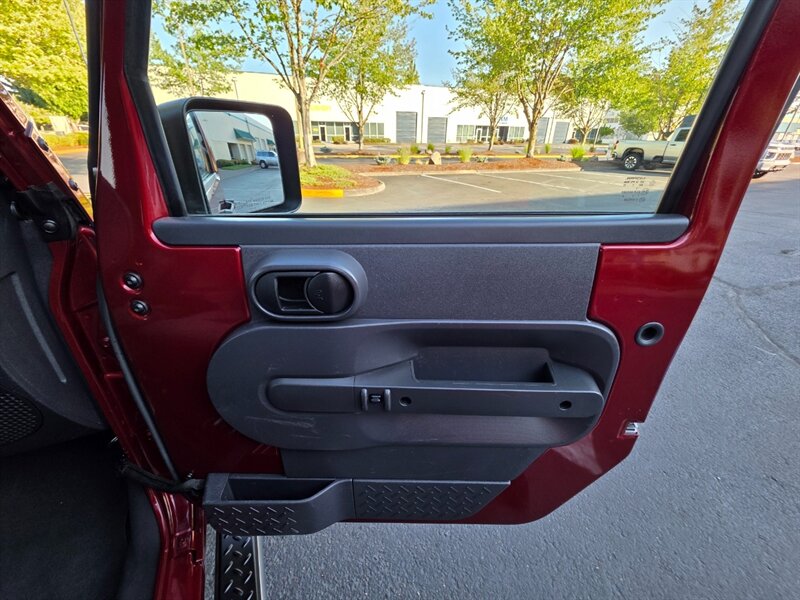 2008 Jeep Wrangler Unlimited X / FRESH TRADE-IN - Photo 34 - Portland, OR 97217