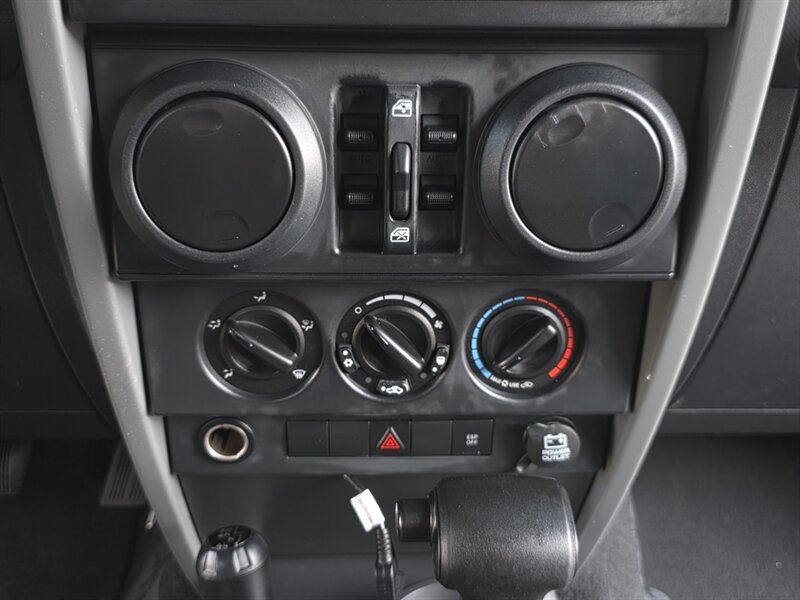 2008 Jeep Wrangler Unlimited X / FRESH TRADE-IN - Photo 38 - Portland, OR 97217
