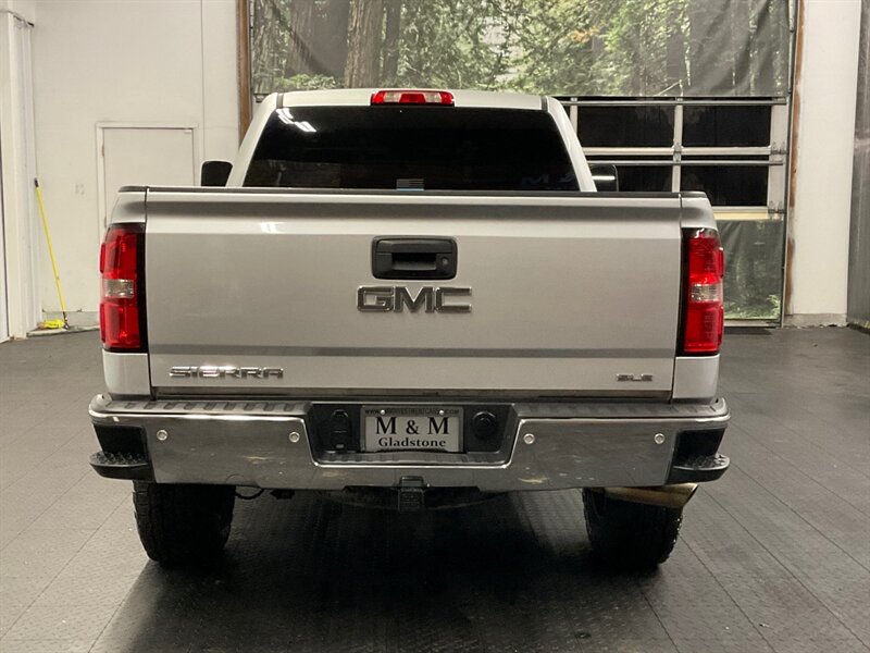 2017 GMC Sierra 1500 SLE Double Cab 4X4 / Z71 OFF RD /NEW WHEELS & TIRE  6.5FT BED / Backup Camera / 5.3L V8 / SHARP & CLEAN !! - Photo 6 - Gladstone, OR 97027