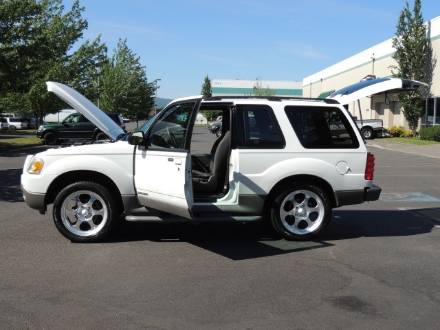 2001 Ford Explorer Sport 2DR / 4X4 / 6Cyl / ONLY 89K MILES   - Photo 26 - Portland, OR 97217