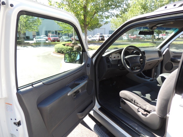 2001 Ford Explorer Sport 2DR / 4X4 / 6Cyl / ONLY 89K MILES   - Photo 13 - Portland, OR 97217